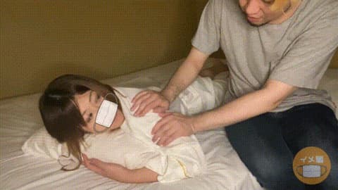在帮朋友老婆做精油按摩的同时也中出了 IMEDAMAFC2 FC2-PPV-4805538