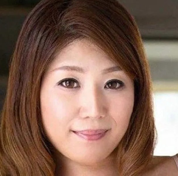 叶月奈穗(叶月菜穗)
